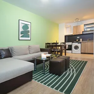Hotel de apartamente Modern And Bright Near Center - Free Parking